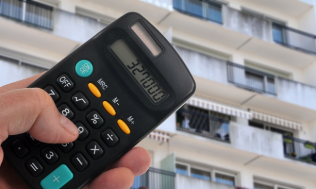 Photo d'une calculette qui représente l'estimation immobilière à Toulouse