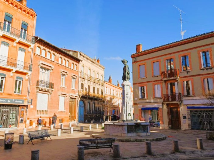 Photo lumineuse et ensoleillé de la rue de la concorde à Toulouse